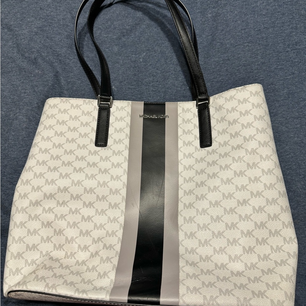 Like new authentic MK purse